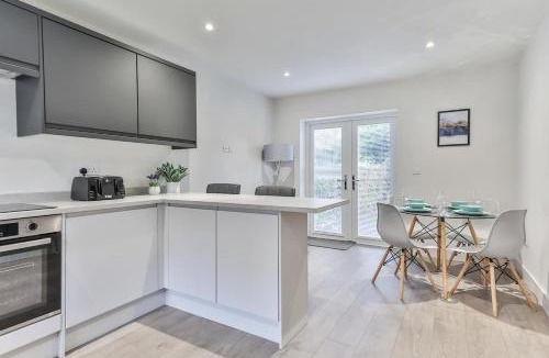 Handsworth House | 3 Bed Refurbished, Modern House, WiFi, Patio area