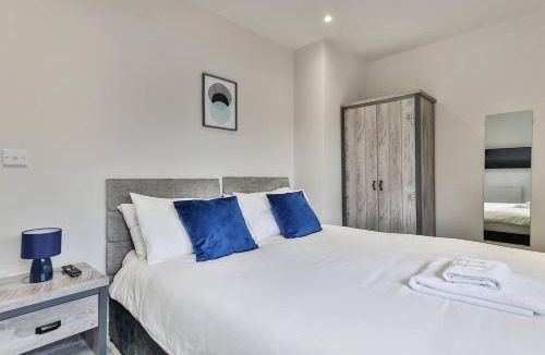 Handsworth House | 3 Bed Refurbished, Modern House, WiFi, Patio area