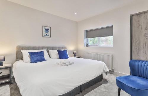Handsworth House | 3 Bed Refurbished, Modern House, WiFi, Patio area