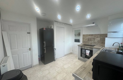 Reading House | 3-Bed Refurbished Reading House