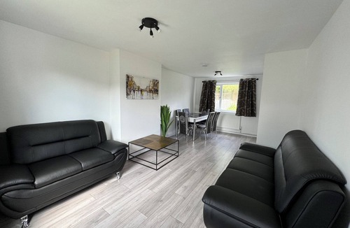 Reading House | 3-Bed Refurbished Reading House