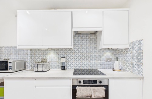 Reading Apartment | 3 bed semi detached - perfect for work & family
