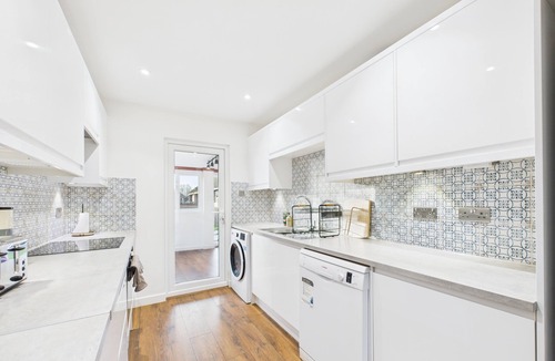 Reading Apartment | 3 bed semi detached - perfect for work & family