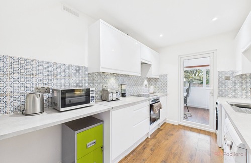 Reading Apartment | 3 bed semi detached - perfect for work & family