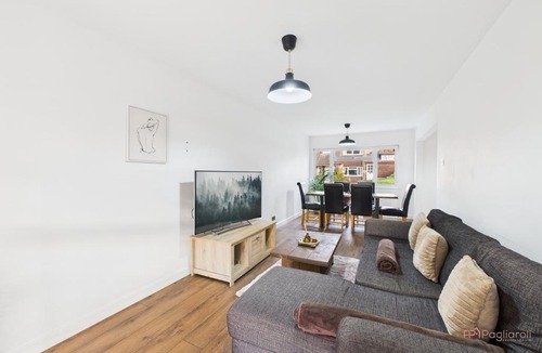 Reading Apartment | 3-Bed Semi-Detached Perfect for Work & Family with Parking