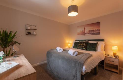 Portswood House | 3 Bed Spacious Stylish House, Southampton - Off Road Parking & Private Garden - Sleeps 7, Close to City Centre - by Blue Puffin Stays