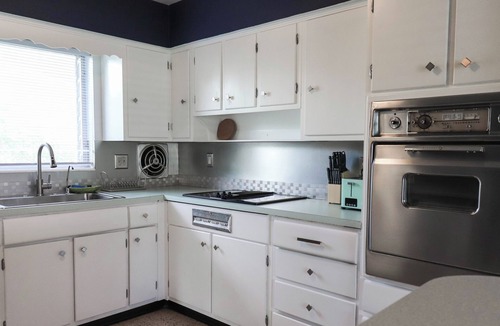 Harbor Village House | 3 bed villa. Walk to grocery, restaurants, beach. Hot tub and more…