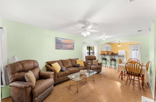 Melbourne House | 3-Bed with pool - Close to beach