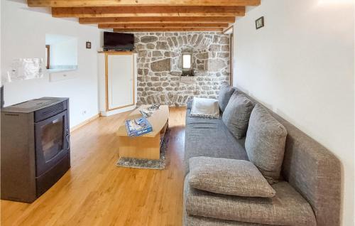 Essertines-en-Chatelneuf House | 3 Bedroom Amazing Home In Essertines-En-Châtelne
