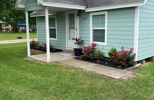 Palacios House | 3 Bedroom,1 bath Comfortable and affordable house in Convenient location couple of minutes from the beach.