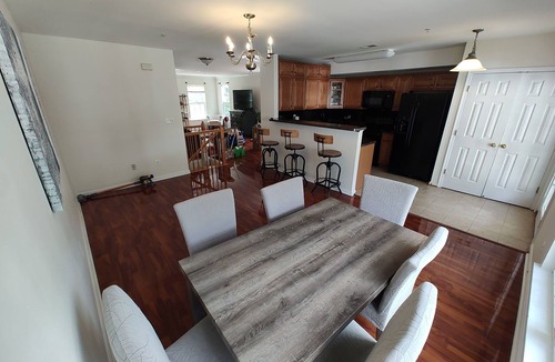 Parole Condo | 3 Bedroom/2.5 bathroom close to Naval Academy, NMCM Stadium, and downtown.