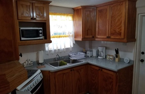 Four Roads Apartment | 3 Bedroom 2 Bathroom Apartment. Sleeps family of 6. Very comfortable and safe