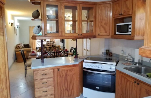 Four Roads Apartment | 3 Bedroom 2 Bathroom Apartment. Sleeps family of 6. Very comfortable and safe