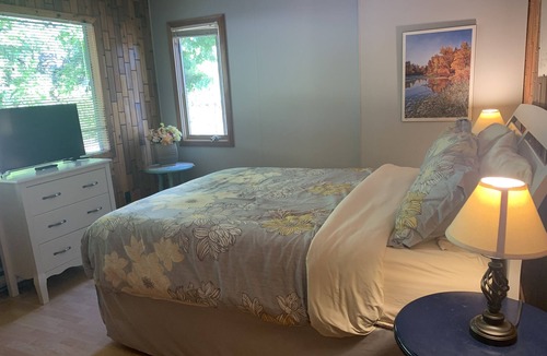Blind Bay Cottage | 3 bedroom 2 bath cottage semi lake front with beach, dock and awesome views