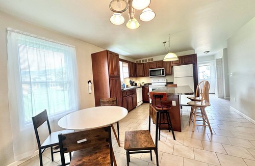 Danville House | 3 Bedroom 2 Bath Modern Town Home Near GMC