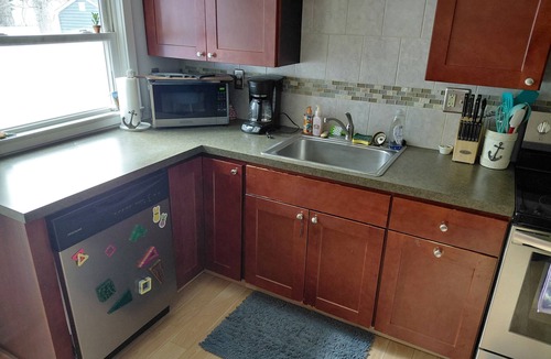 North Cape May Cottage | 3-bedroom 2-bath family-friendly Midships Cottage w/AC in Town Bank walk 2 beach
