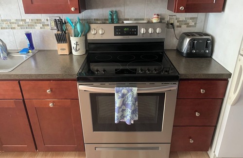 North Cape May Cottage | 3-bedroom 2-bath family-friendly Midships Cottage w/AC in Town Bank walk 2 beach