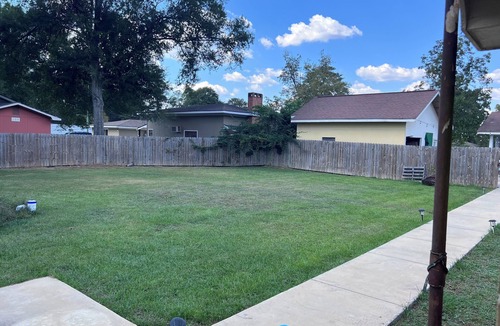 Columbia House | 3-bedroom; 2 Bath with family room, living room in tranquil Columbia, MS