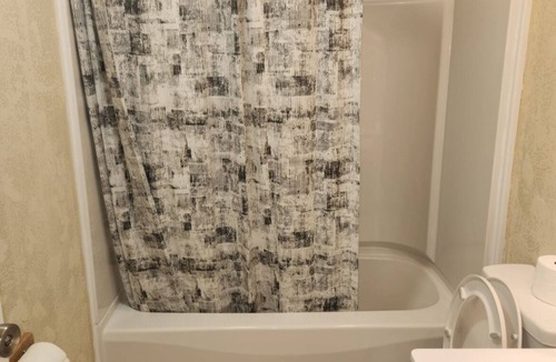 Yellowknife House | 3 bedroom, 2 bathroom across from Walmart, 5 minutes to the airport & hospital.