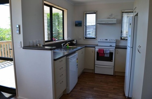 Bluff House | 3 bedroom 2 bathroom north-facing house with sea views