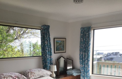 Bluff House | 3 bedroom 2 bathroom north-facing house with sea views