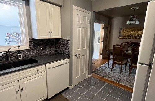 Upper Peninsula Michigan House | 3 Bedroom/2 Baths in a central Marquette location.