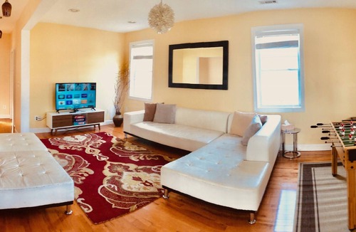 Nauck House | 3 Bedroom 2 Full Bath Arlington House
