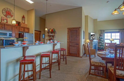 Edray Condo | 3 bedroom, 2 Full Baths, Slope Side. Outdoor Hot Tubs on Site. Ski Lift overlook.