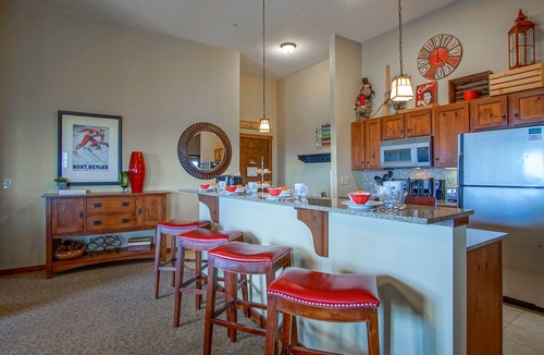 Edray Condo | 3 bedroom, 2 Full Baths, Slope Side. Outdoor Hot Tubs on Site. Ski Lift overlook.