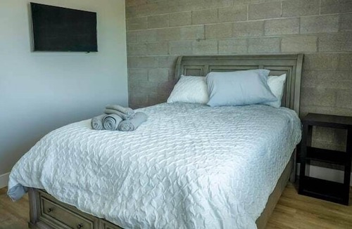Camelback East Apartment | 3 Bedroom 697002 by Houzlet
