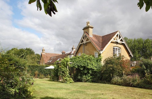 Chipping Norton Cottage | 3 bedroom accommodation in Bruern, near Chipping Norton