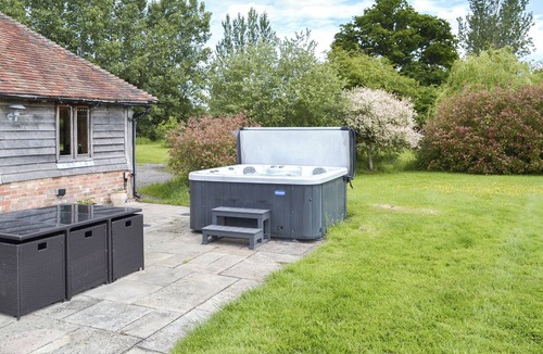 Abbess Roding Cottage | 3 bedroom accommodation in Smarden, near Ashford