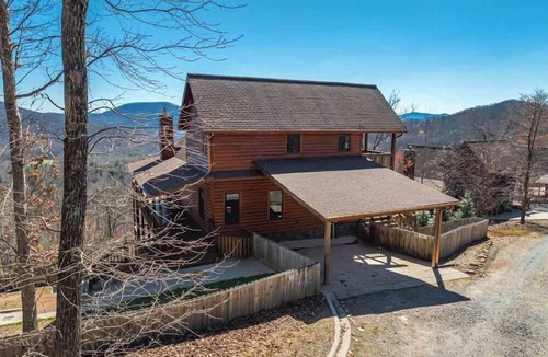 Morganton Cabin | 3 bedroom accommodation in Morganton