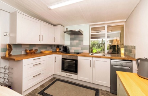 Reading Cottage | 3 bedroom accommodation in Chalkhouse Green, near Reading