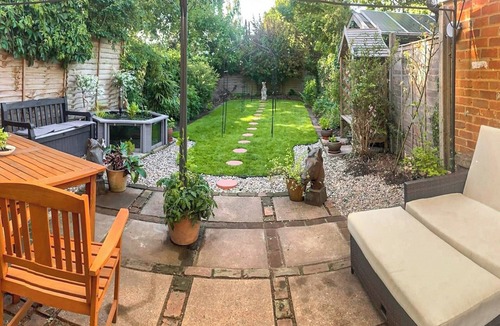 Reading Cottage | 3 bedroom accommodation in Chalkhouse Green, near Reading