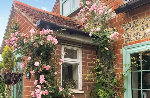 Reading Cottage | 3 bedroom accommodation in Chalkhouse Green, near Reading