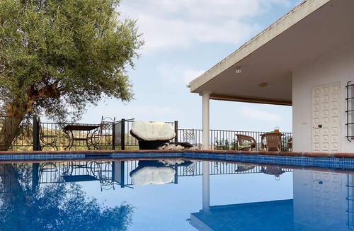 Riogordo House | 3 bedroom accommodation in Malaga