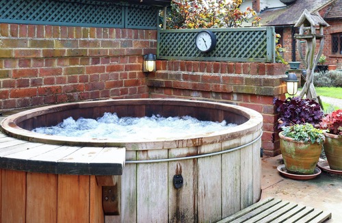 West Heath Cottage | 3 bedroom accommodation in Tadley