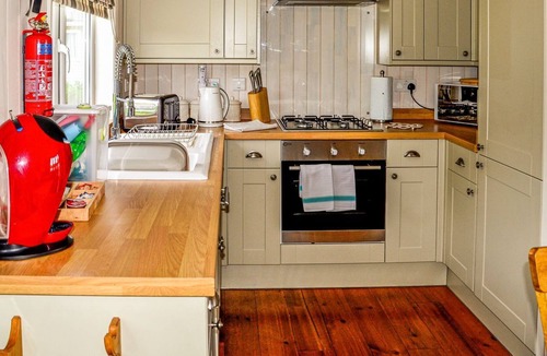 Willington Cottage | 3 bedroom accommodation in Mercia Marina, Willington