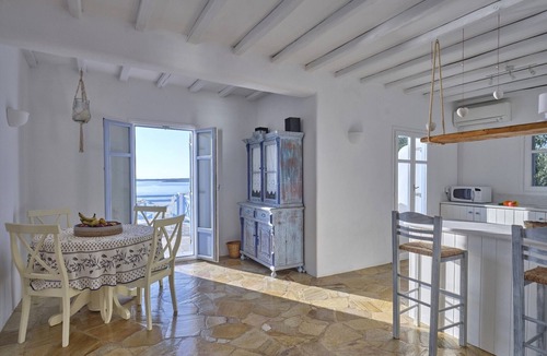 Nea Cryssi Akti Villa | 3 bedroom accommodation in Paros
