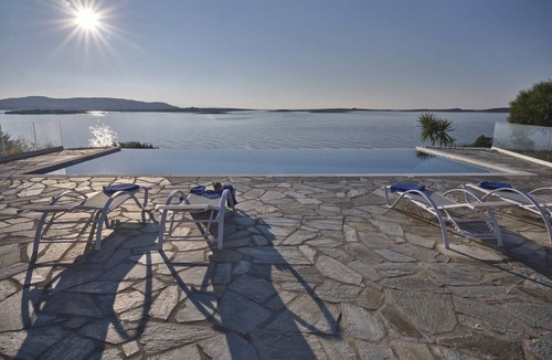 Nea Cryssi Akti Villa | 3 bedroom accommodation in Paros