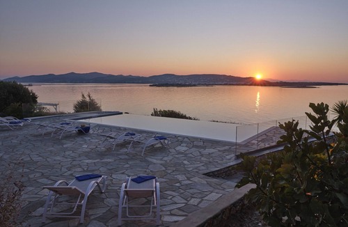 Nea Cryssi Akti Villa | 3 bedroom accommodation in Paros