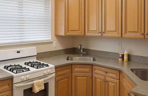 Monsey Apartment | 3-bedroom apartment in enchanting Monsey with fitness room, AC