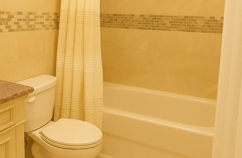 Monsey Apartment | 3-bedroom apartment in enchanting Monsey with fitness room, AC