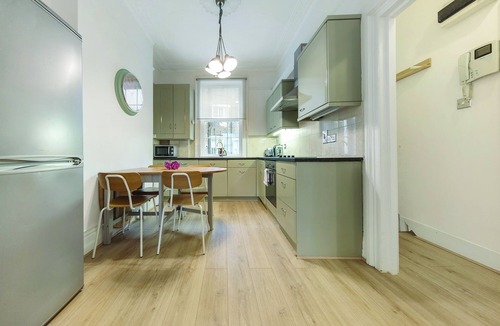 Warwick Apartment | 3 Bedroom Apartment in Westminster (5 minutes walk from Victoria station)