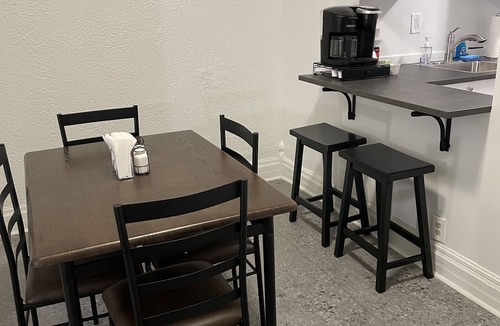 Fort Wayne Apartment | 3-bedroom apt with central ac , Downtown unit2 walking distance Fort Wayne.