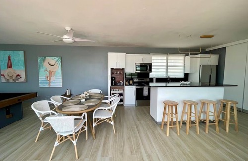 Vilomar Apartment | 3-Bedroom Beachside Penthouse in delightful Luquillo with AC @ Playa Azul Beach