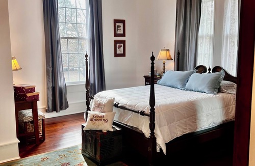 Washington Bed & Breakfast | 3-bedroom bed & breakfast in historical Washington with AC