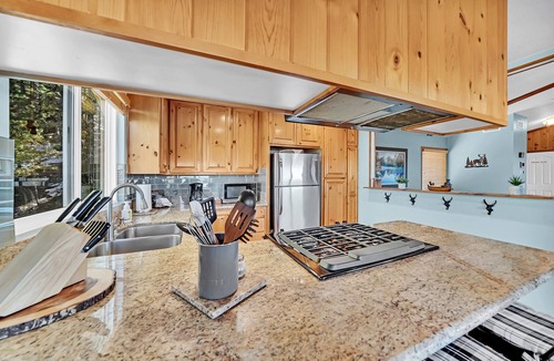Running Springs Cabin | 3-bedroom cabin near Santa's Village-13 minutes from Snow Valley Mountain Resort