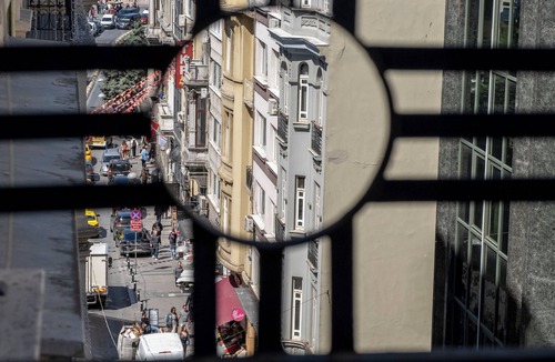 Cihangir Apartment | 3-Bedroom Central Chic Apartment with Elevator, Balcony, and Modern Furnishings